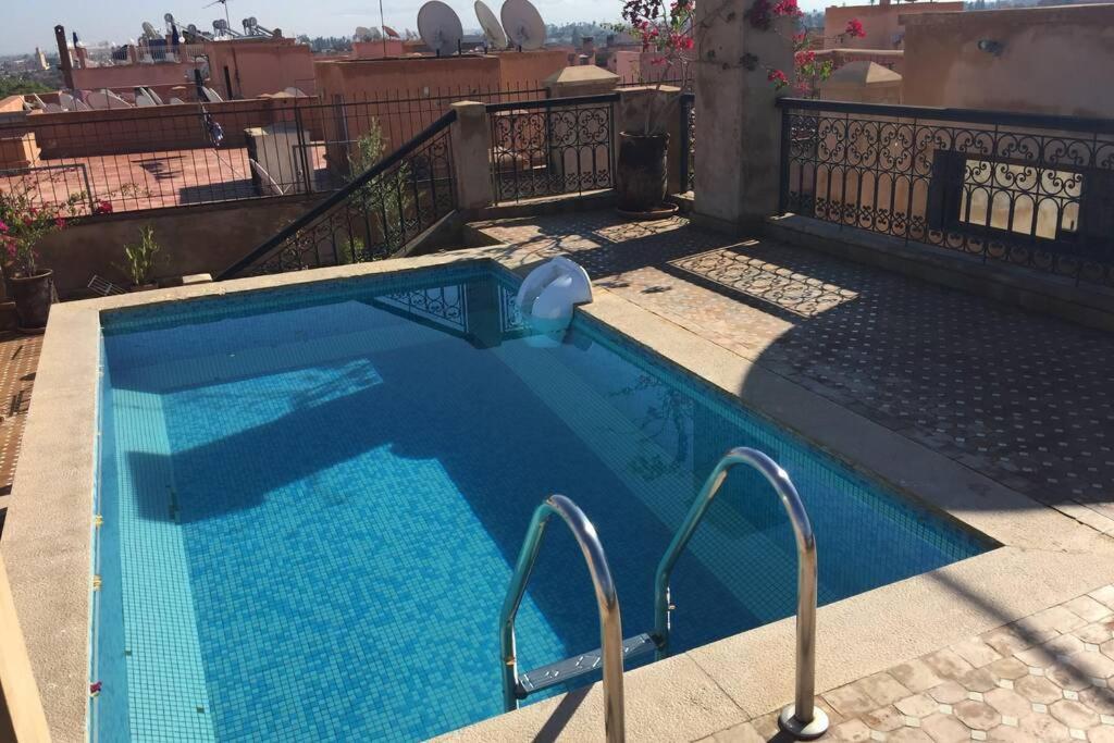 Appartement Tout Confort Avec Possibilite Transport Aeroport Marrakesh Bagian luar foto