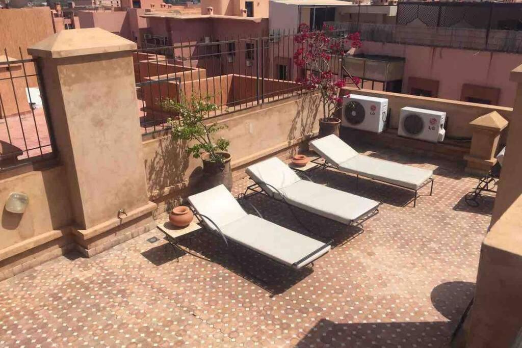 Appartement Tout Confort Avec Possibilite Transport Aeroport Marrakesh Bagian luar foto